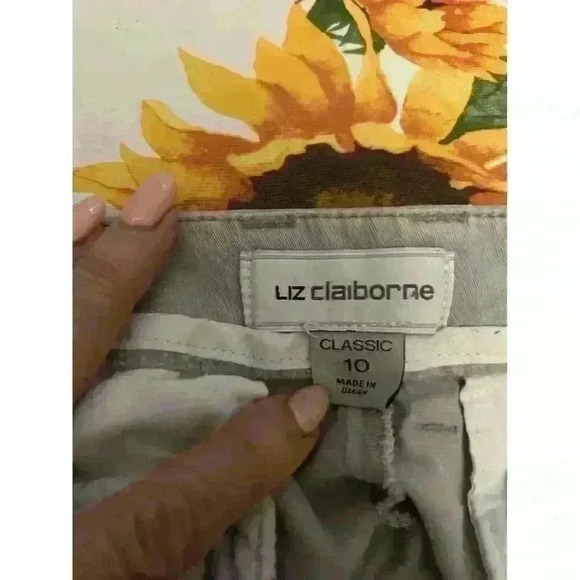 liz Claiborne Wom Shorts Size 10 Regular Fit Casual Khaki Chino Cotton Spandex - Picture 3 of 5